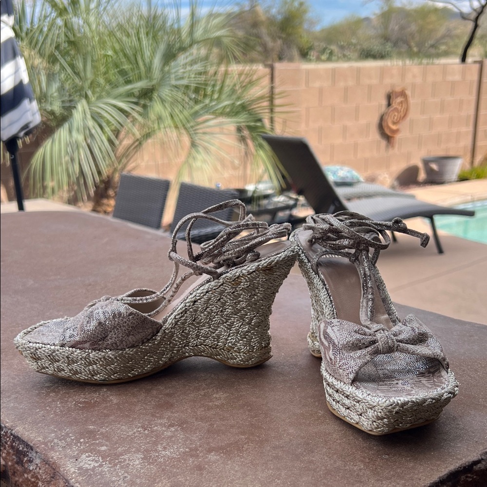 STUART WEITZMAN Jute Silver Snake Print Wrap Around Tie Wedges - Picture 2 of 10